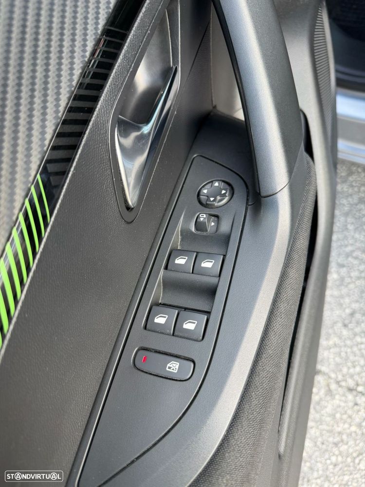 Peugeot 2008 1.2 PureTech Active Pack - 17