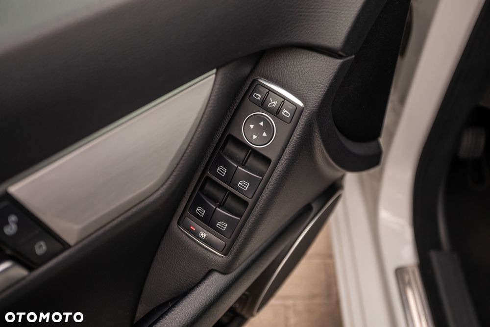 Mercedes-Benz Klasa C 180 (BlueEFFICIENCY) Avantgarde - 23