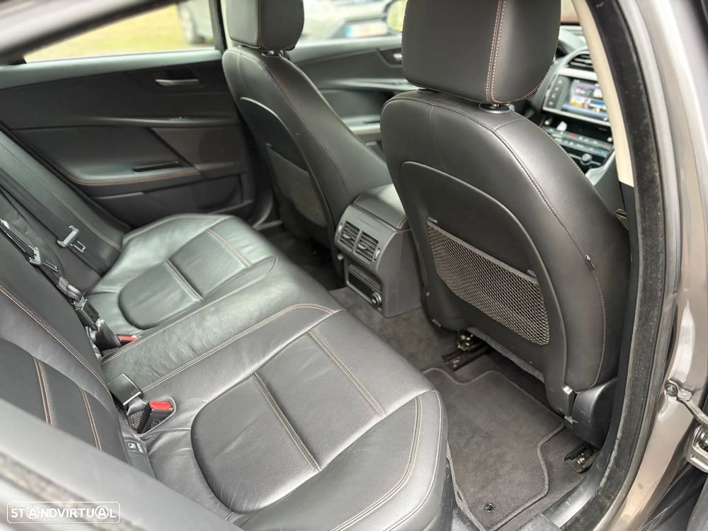 Jaguar XE E-Performance Prestige - 7