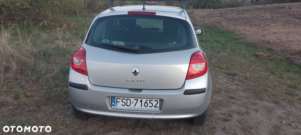 Renault Clio - 8