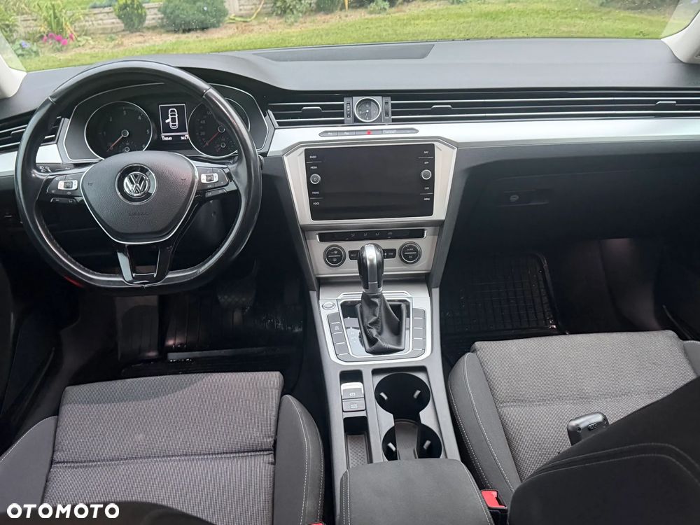 Volkswagen Passat - 12