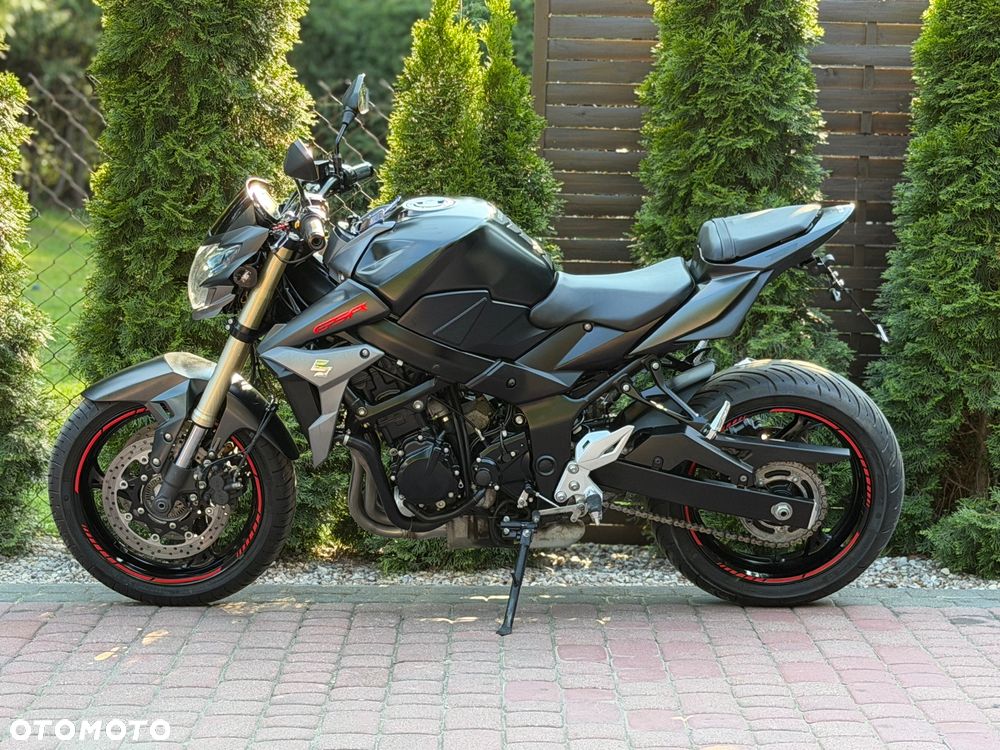 Suzuki GSR - 7