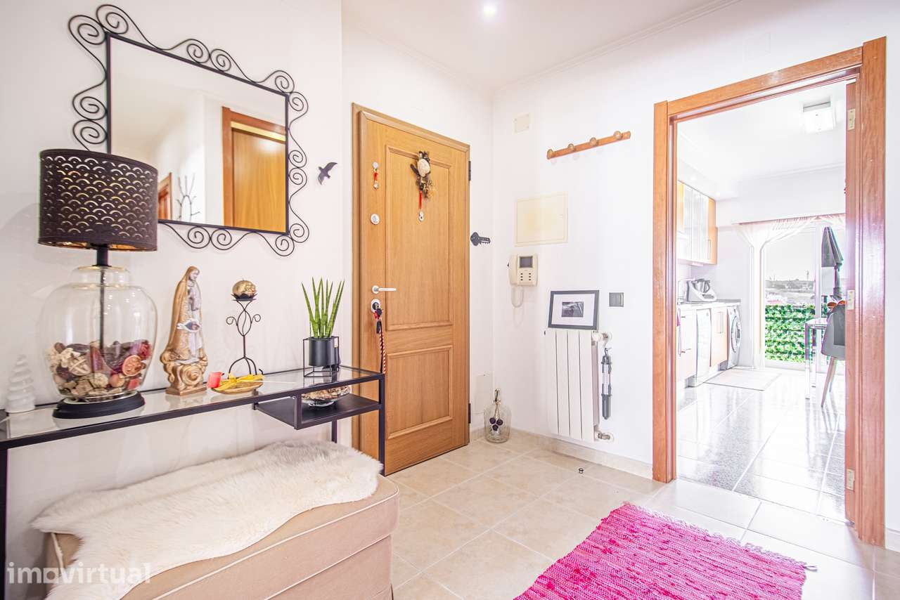 Apartamento T1+1 c/ Varandas, Marquise e lugar de estacionamento na An - Grande imagem: 5/36