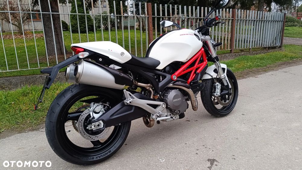 Ducati 696 - 4
