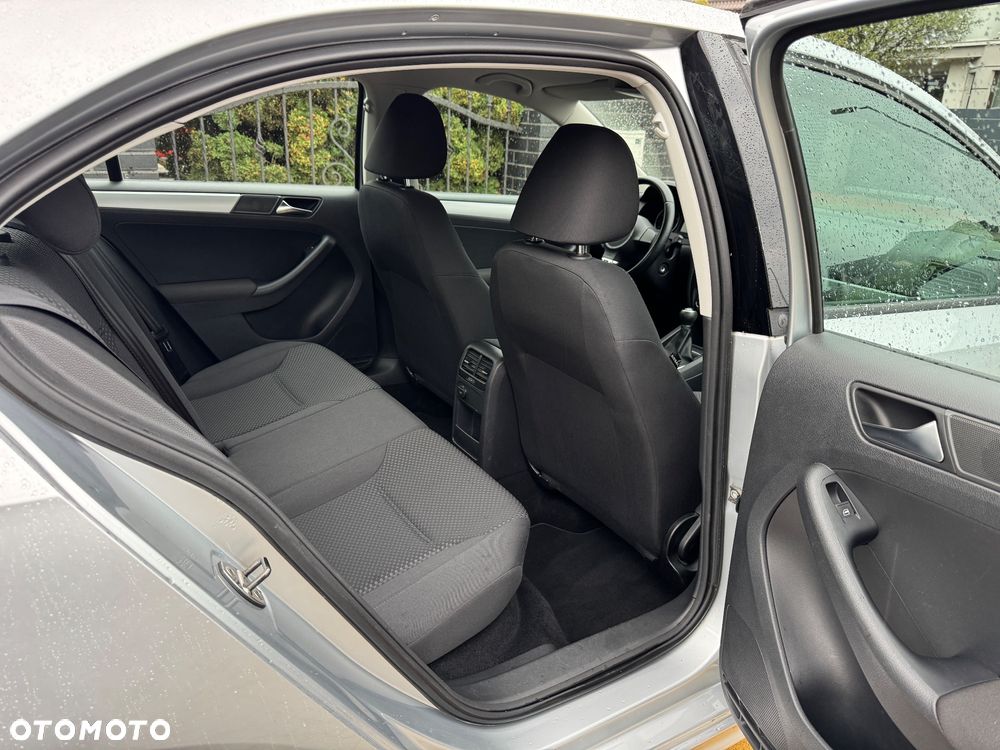 Volkswagen Jetta - 36