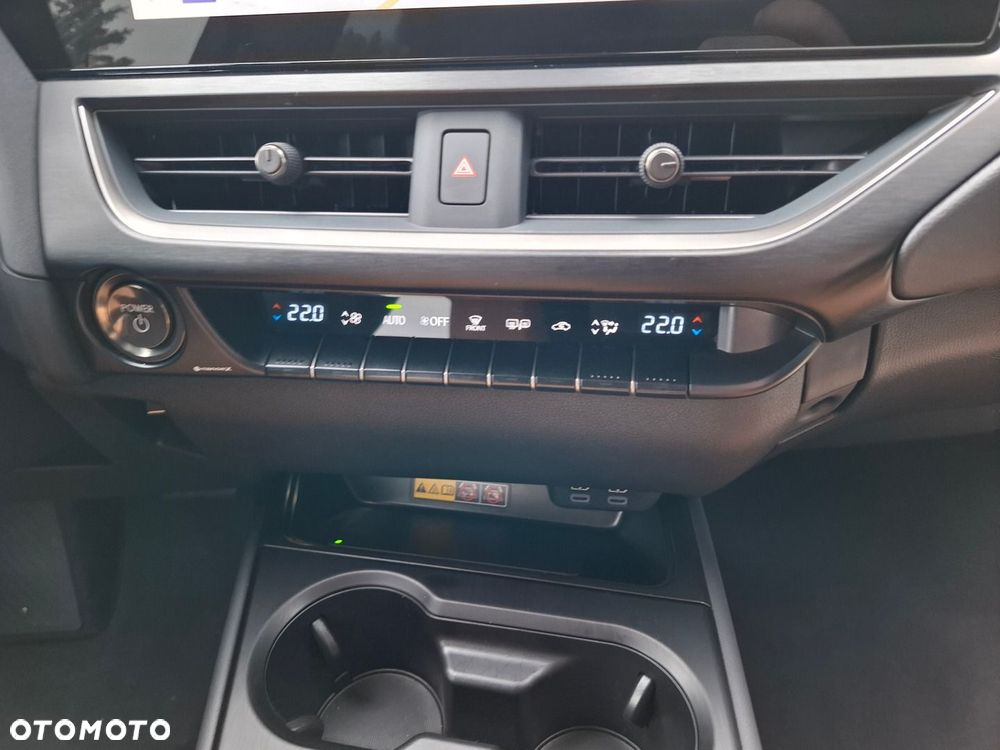 Lexus UX - 30