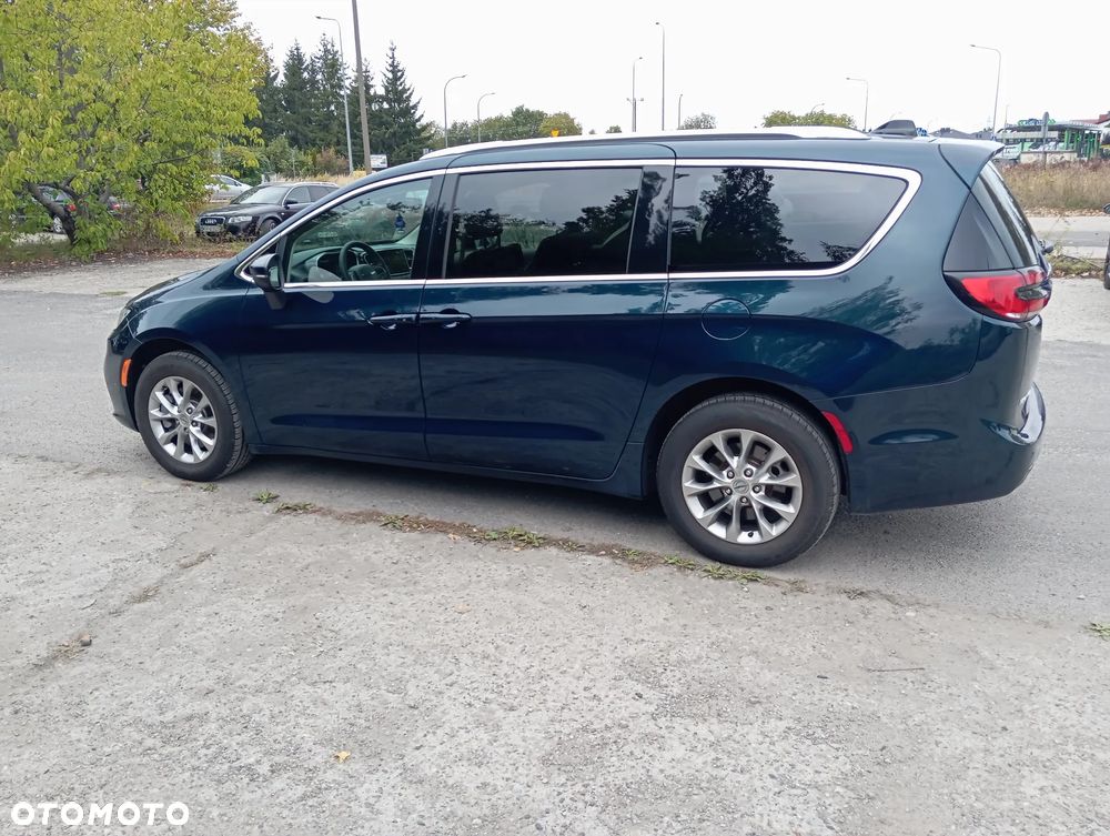 Chrysler Pacifica - 8