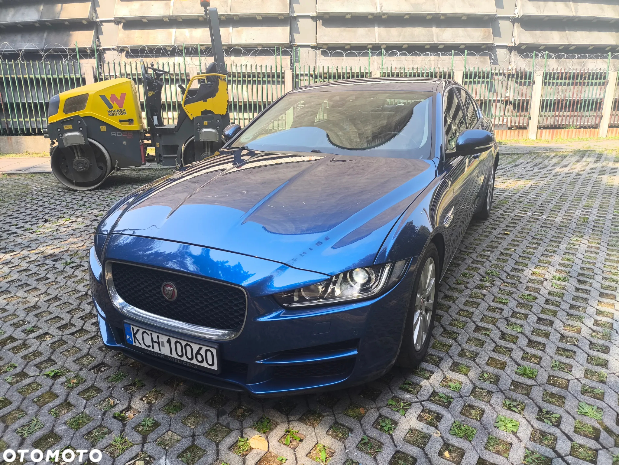 Jaguar XE 2.0 D AWD Pure - 2