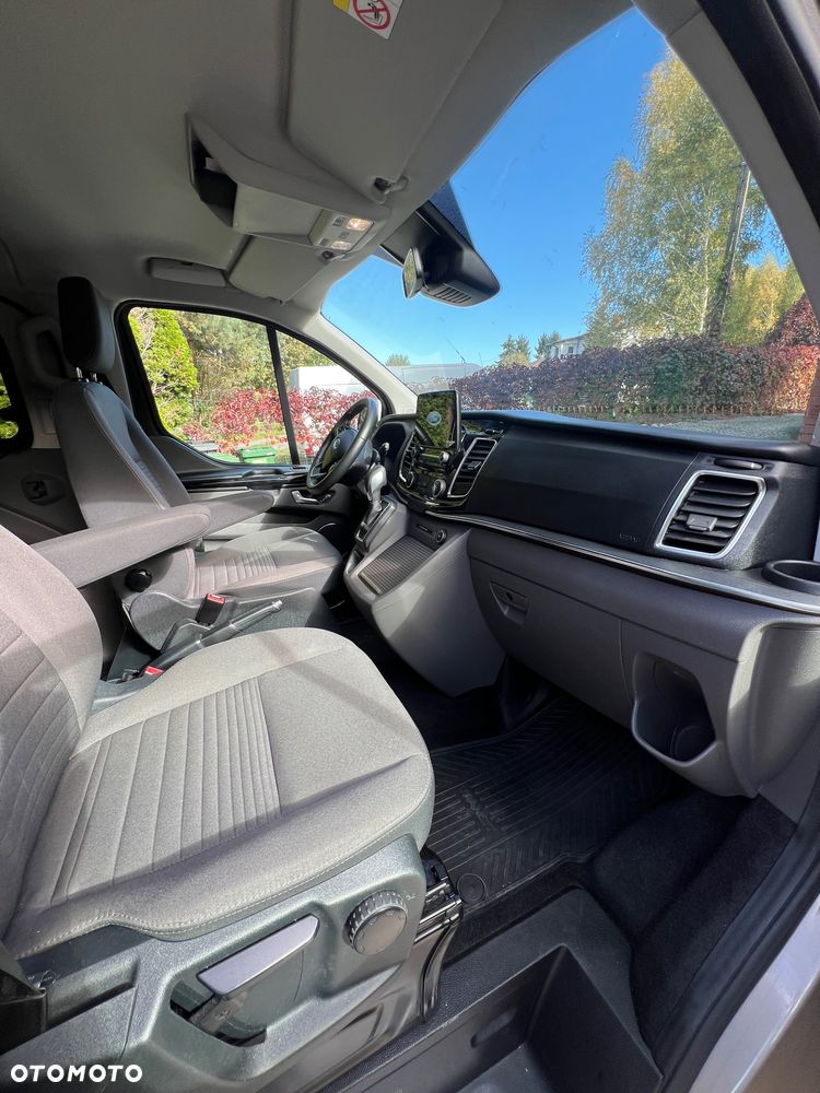 Ford Tourneo Custom - 12