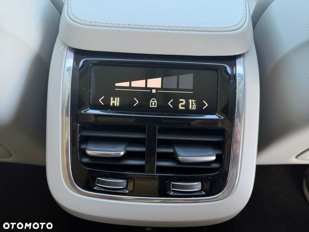 Volvo XC 90 - 32