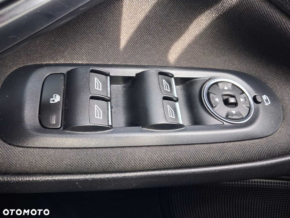 Ford S-Max - 11