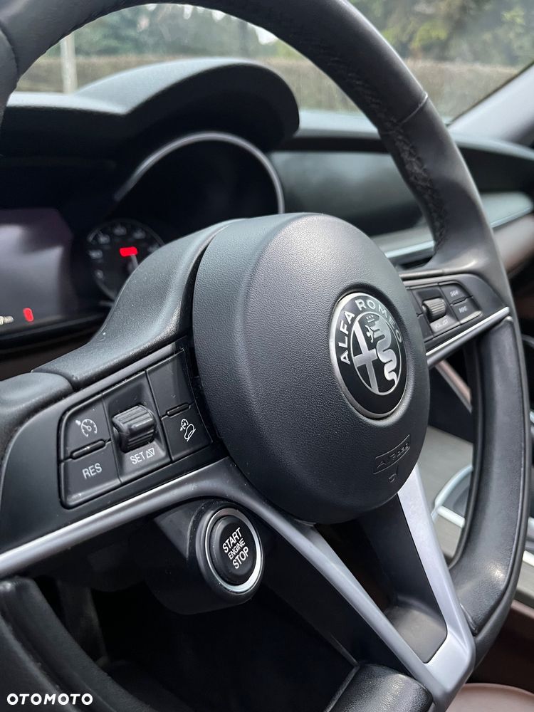 Alfa Romeo Stelvio 2.0 Turbo 16V AT8-Q4 Ti - 12
