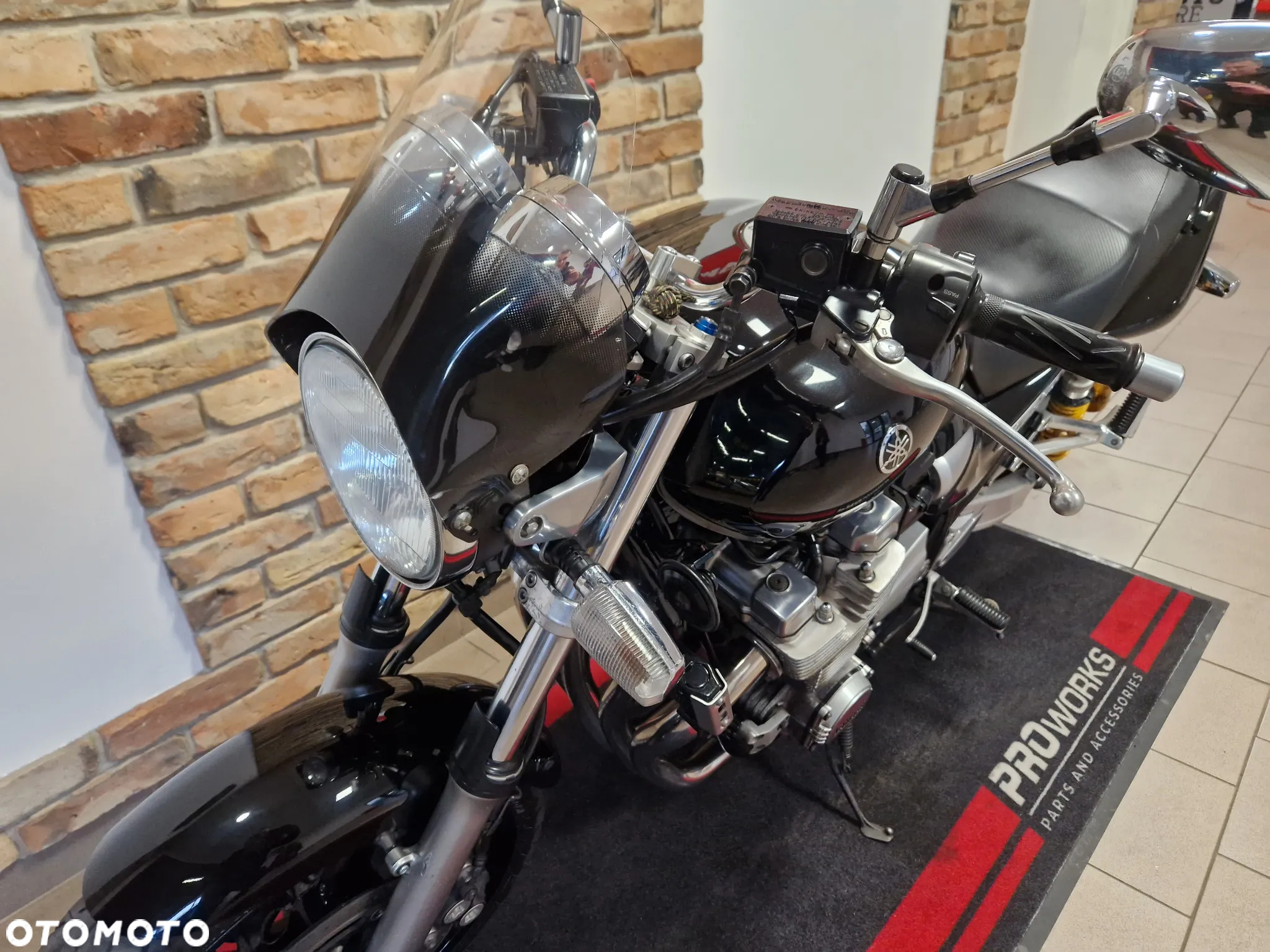 Yamaha XJR - 15