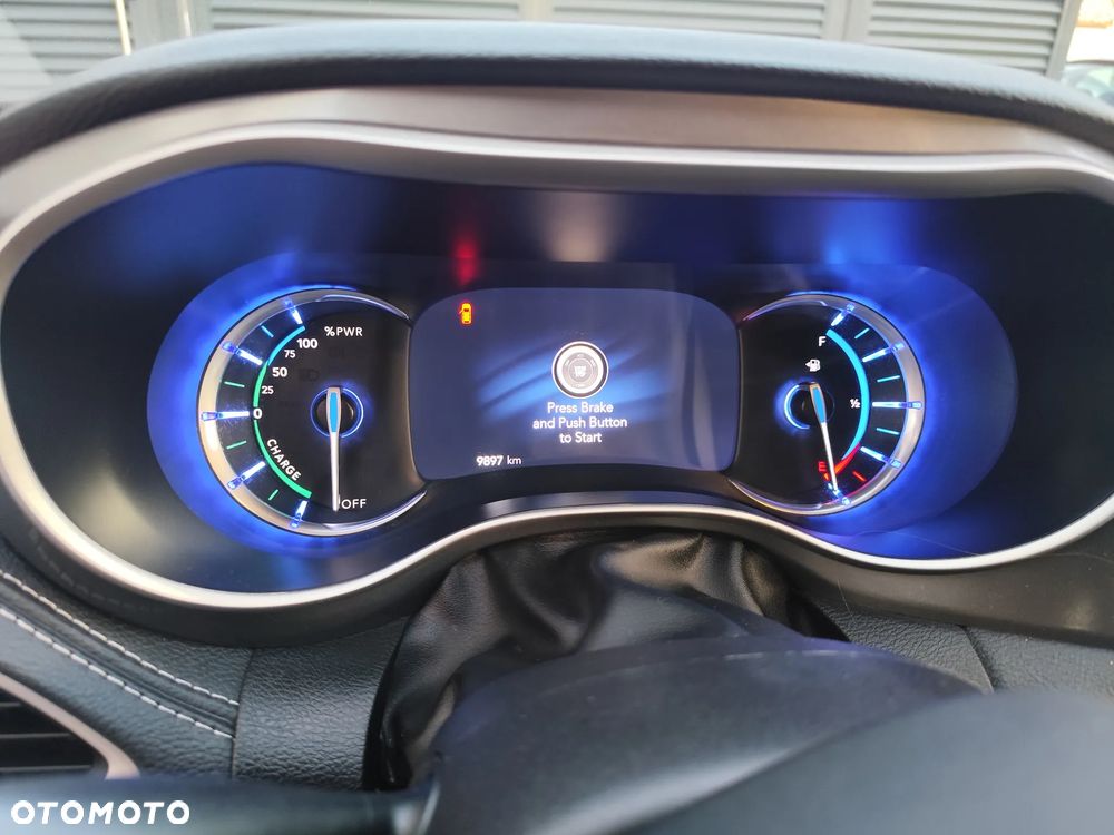 Chrysler Pacifica - 2