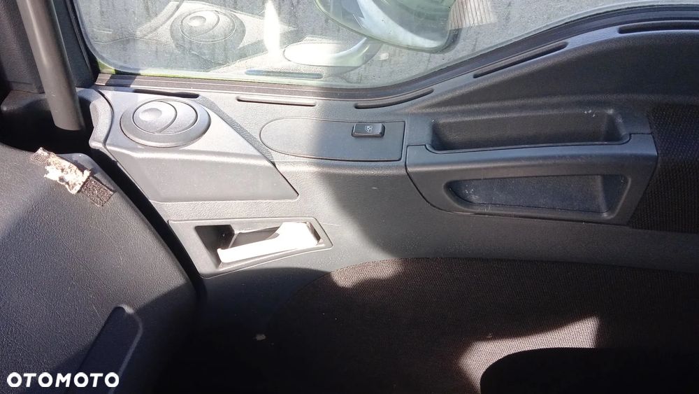 Kierownica multifunkcja licznik zegary panel szyb lusterek retarder deska rozdzielcza CB radio tachograf schowek kufer głośnik szyberdach MAN TGL - 6