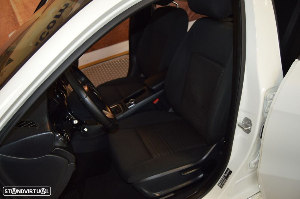 Mercedes-Benz A 160 d Activity Edition - 23