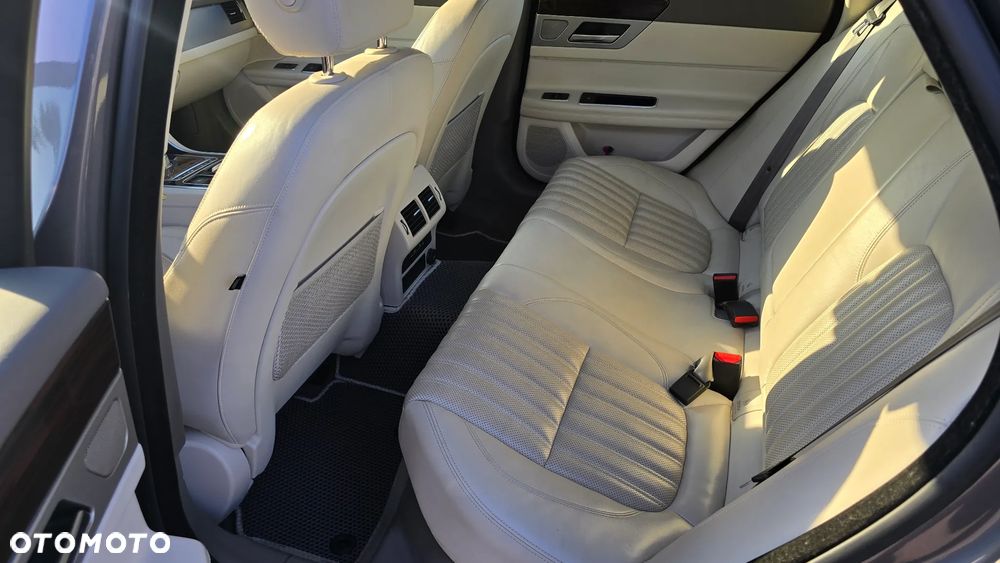 Jaguar XF 2.0 i4D Prestige - 13