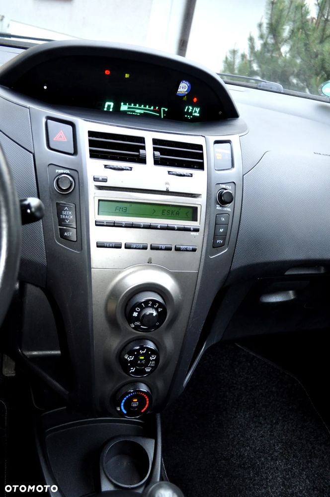 Toyota Yaris 1.33 VVT-i Sol - 19