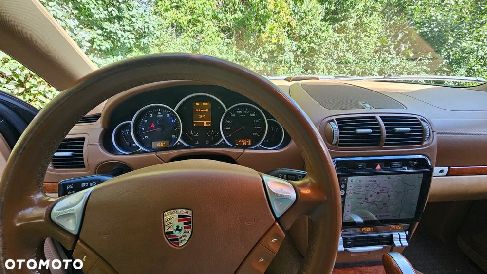 Porsche Cayenne - 16