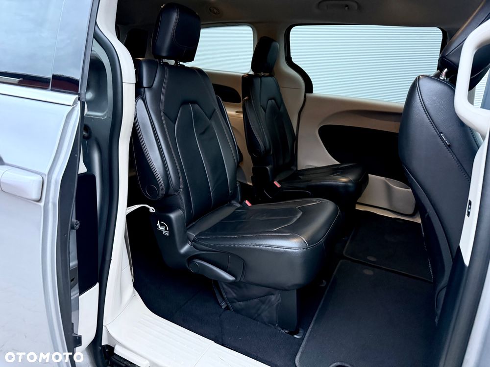 Chrysler Pacifica - 31