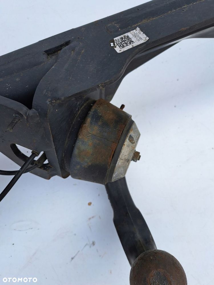 Hak holowniczy VW Golf VII 7 5G0803880 12- - 5