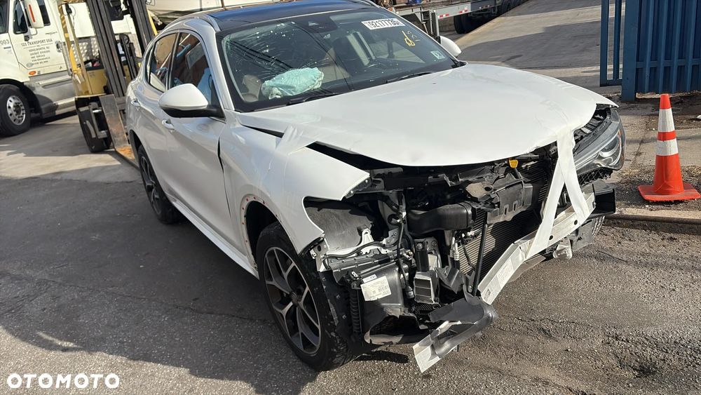 Alfa Romeo Stelvio 2.0 Turbo 16V AT8-Q4 Ti - 9