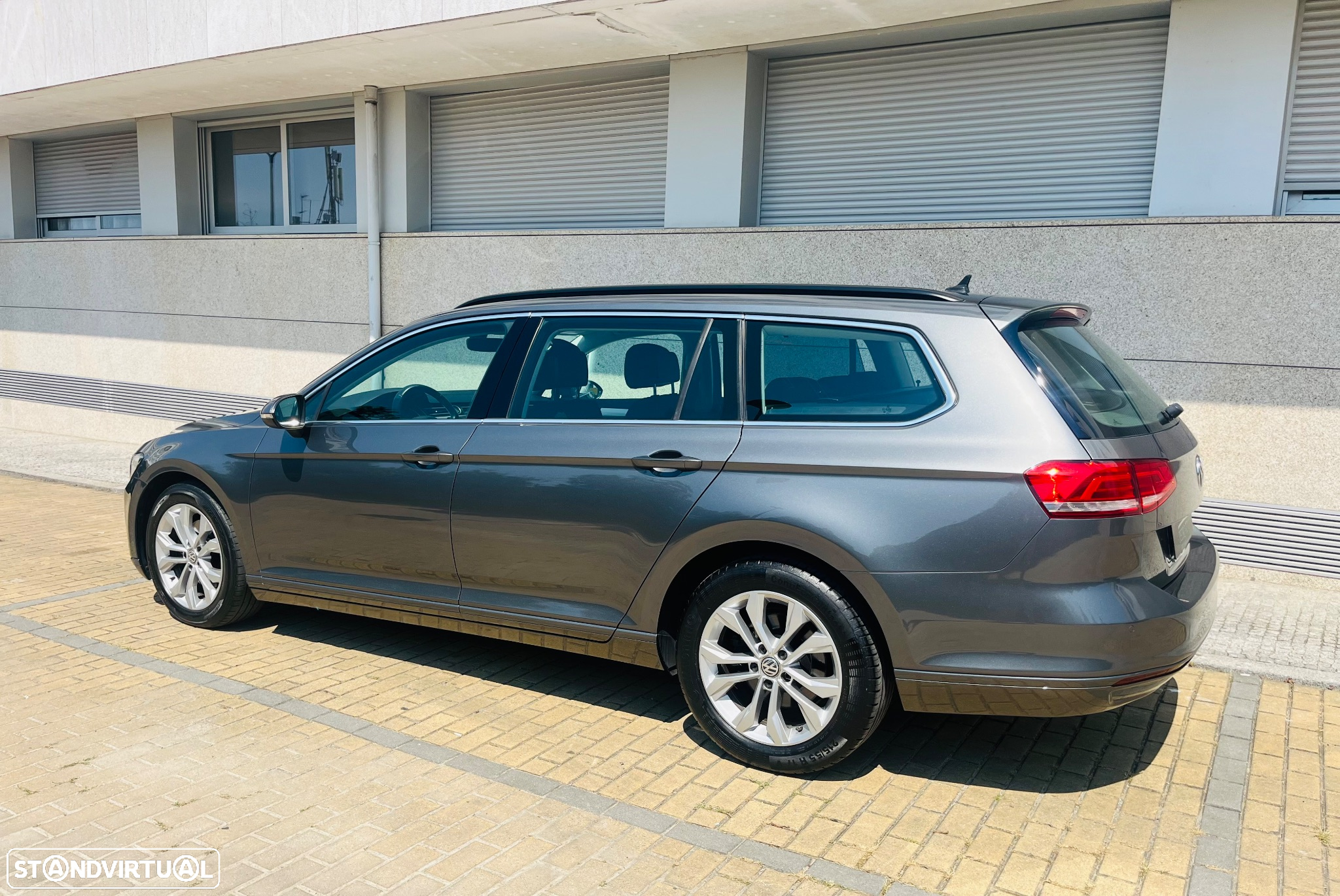 VW Passat Variant 2.0 TDi Confortline - 17