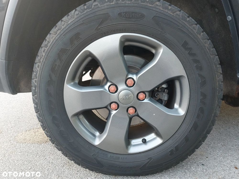 Jeep Grand Cherokee - 12