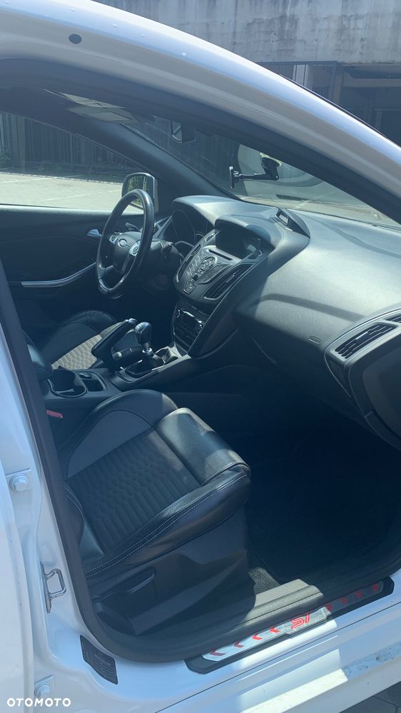 Ford Focus 2.0 EcoBoost ST - 8