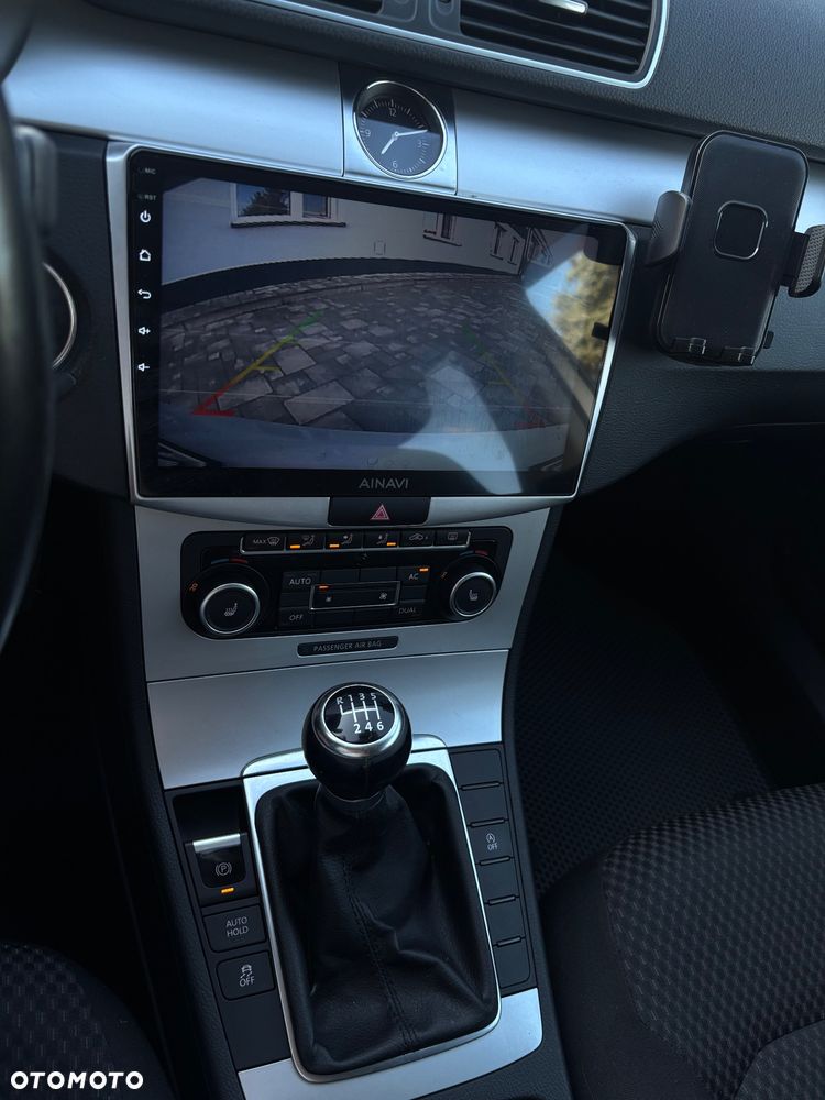 Volkswagen Passat - 11