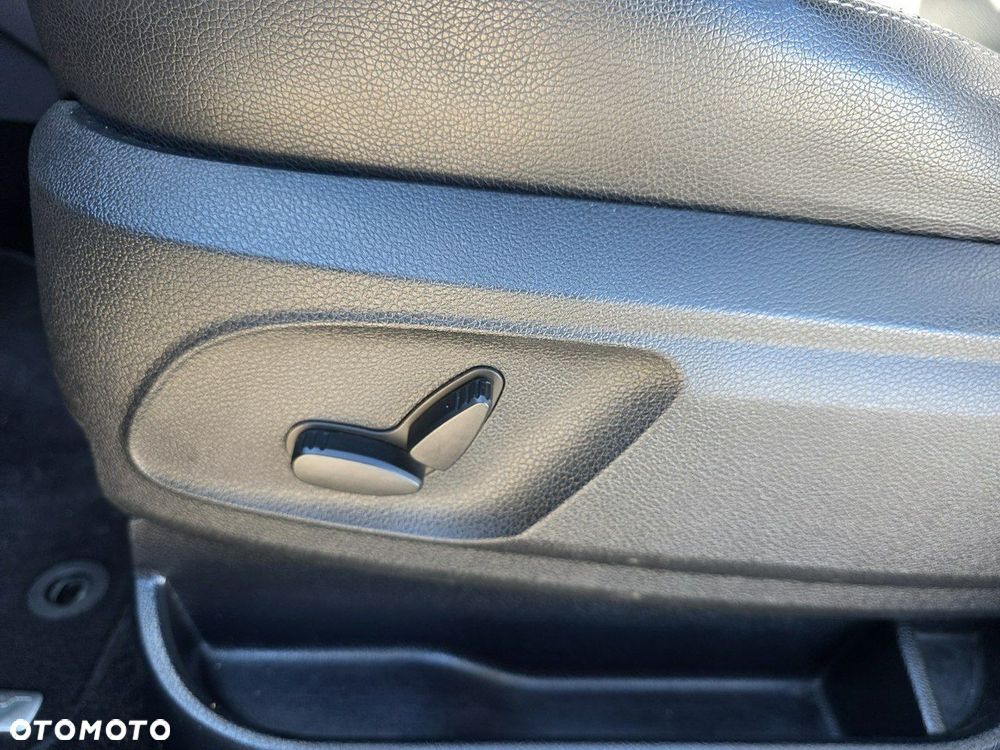 Ford Kuga 2.0 TDCi 2x4 Titanium - 9