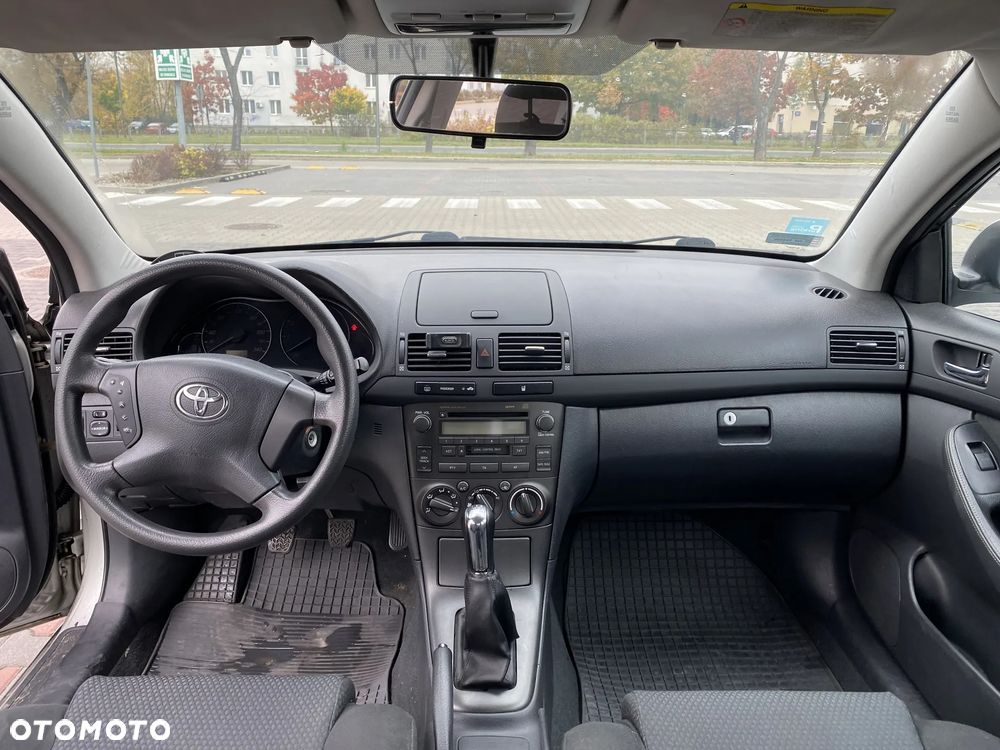 Toyota Avensis 2003 photo 5