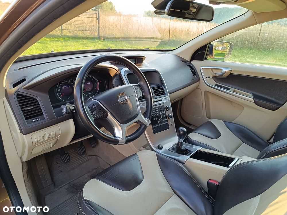 Volvo XC 60 D4 R-Design Momentum - 9