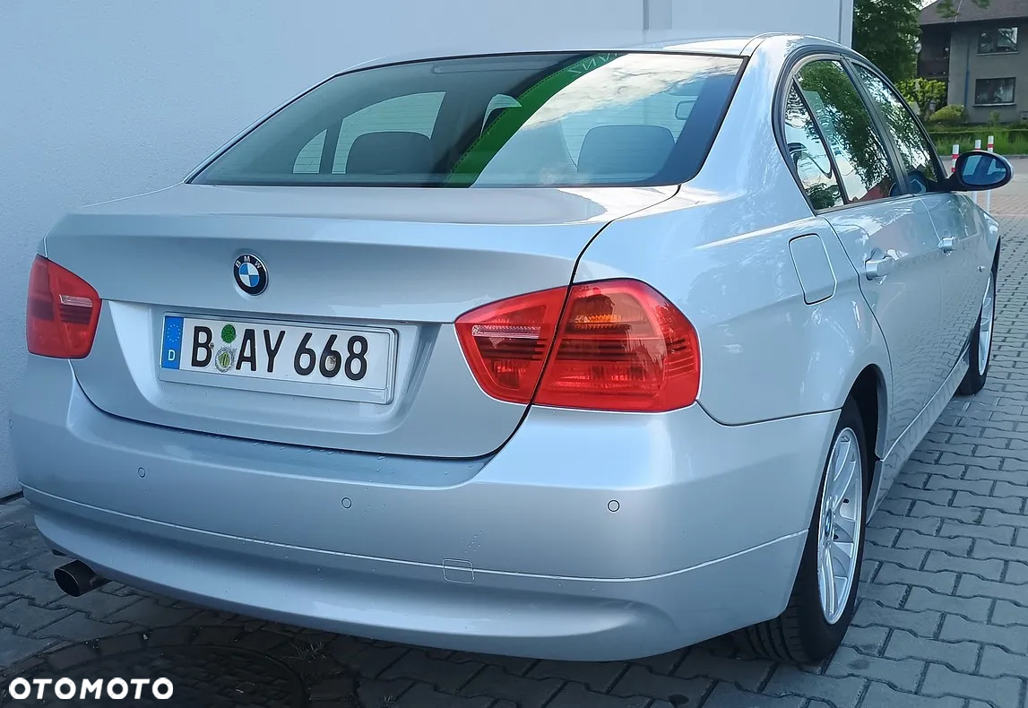 BMW Seria 3 318i - 3