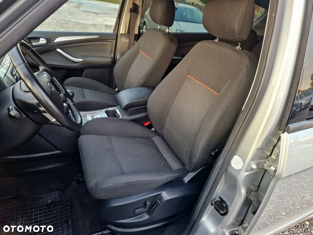Ford S-Max - 13