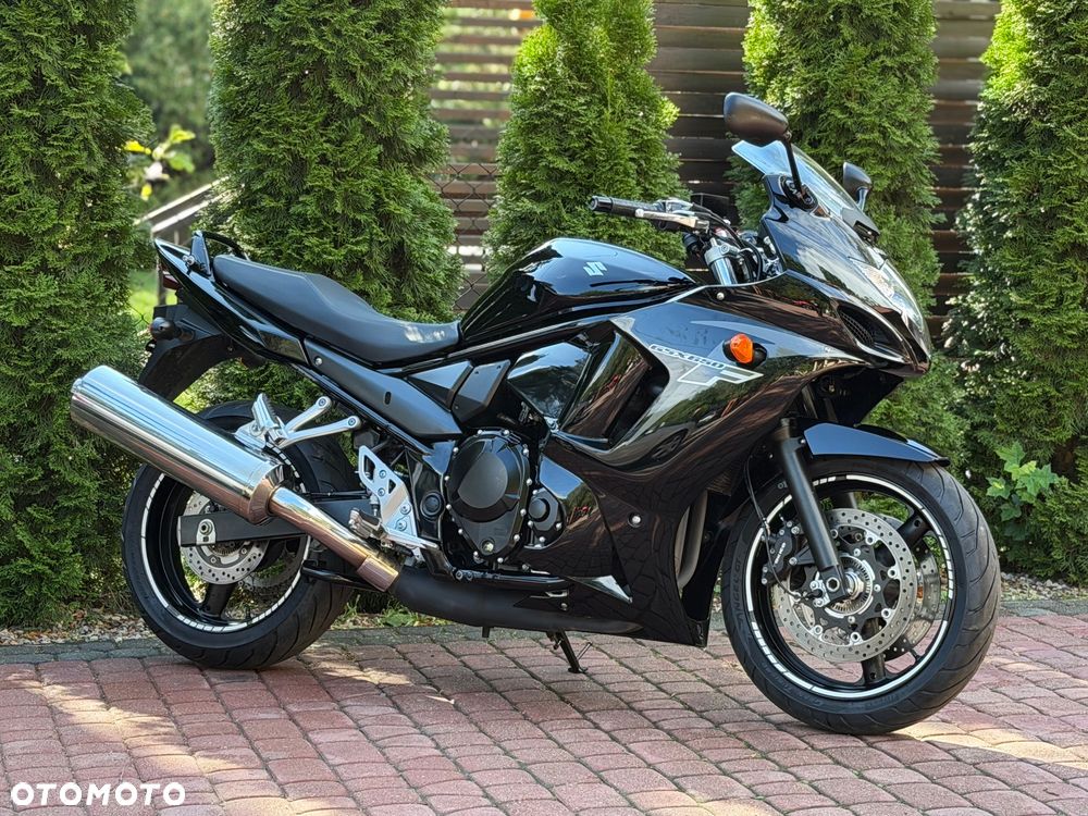 Suzuki GSX - 2