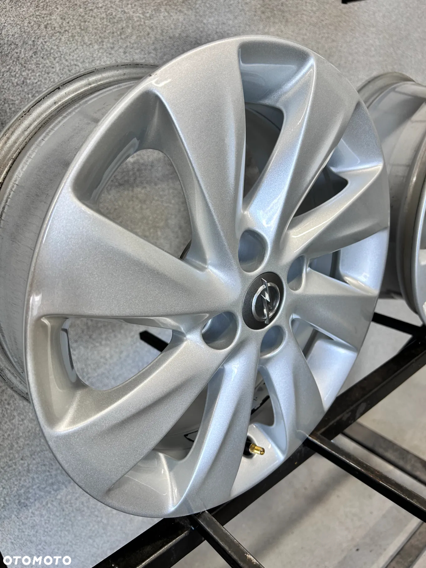 4 FELGI ALU. OPEL CORSA D,E,ADAM 15'' 6J ET39  TPMS - 9