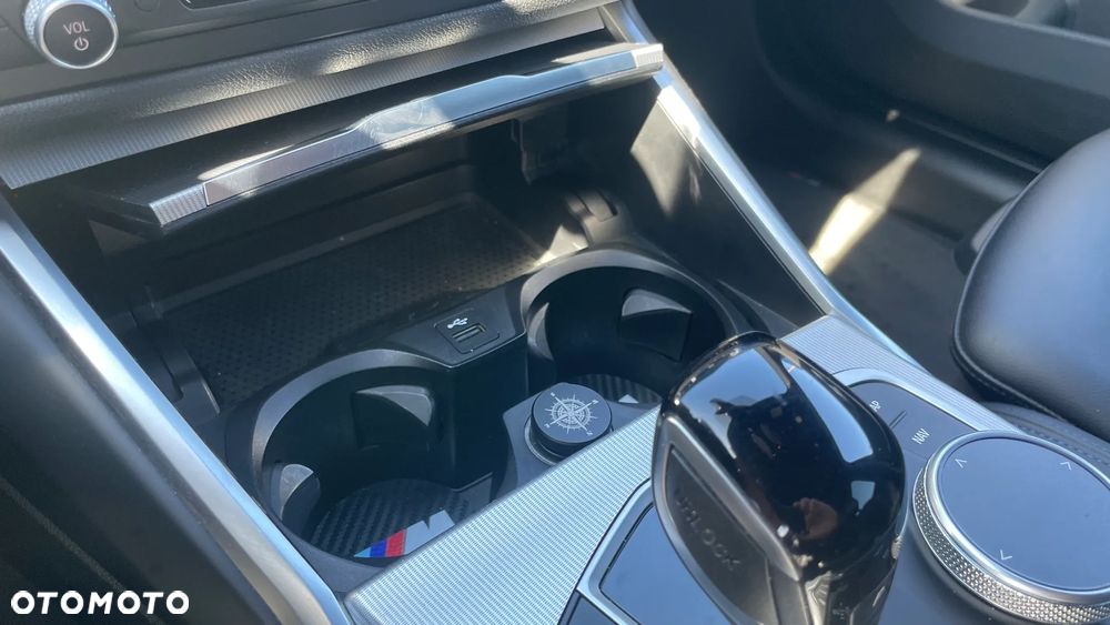 BMW Seria 3 320d Sport Line - 12