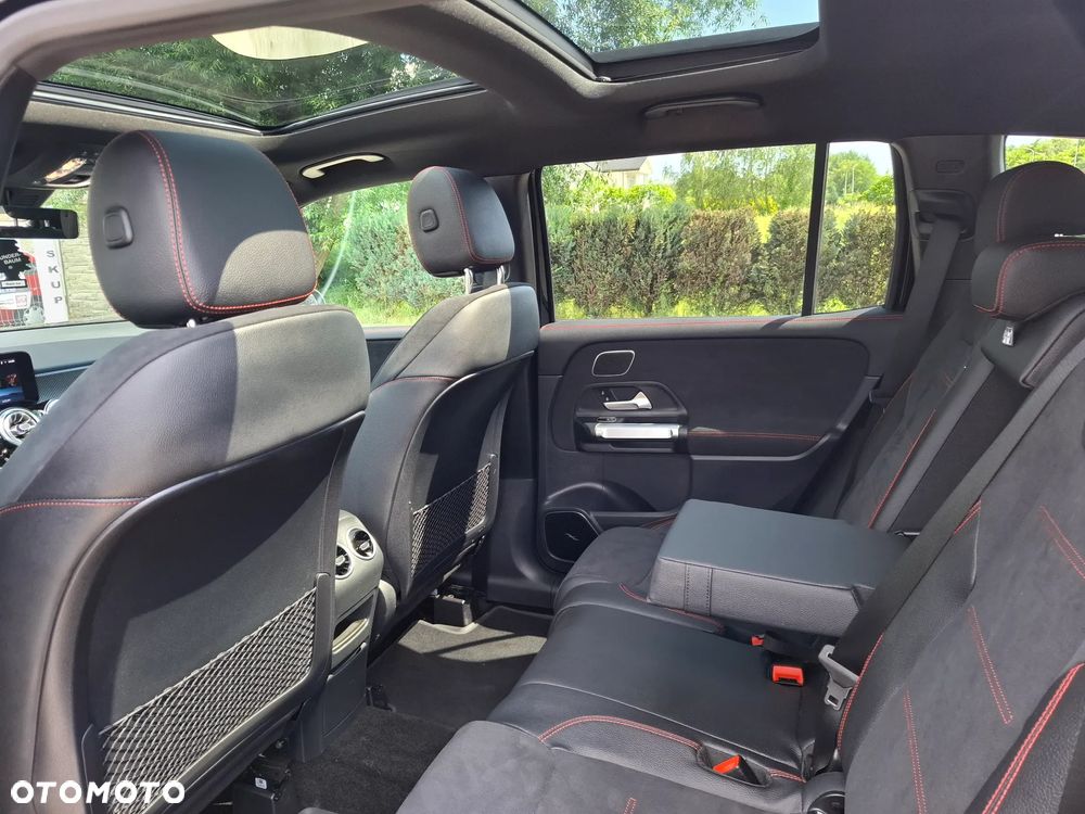 Mercedes-Benz GLB 250 4-Matic AMG Line 8G-DCT - 24