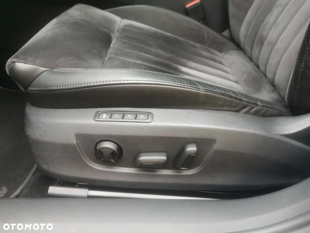 Skoda Superb 2.0 TDI DSG Premium Edition - 27