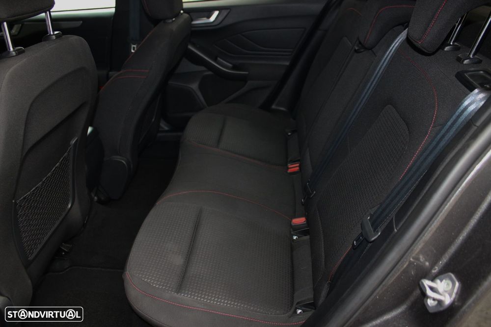 Ford Focus 1.0 EcoBoost ST-Line - 36