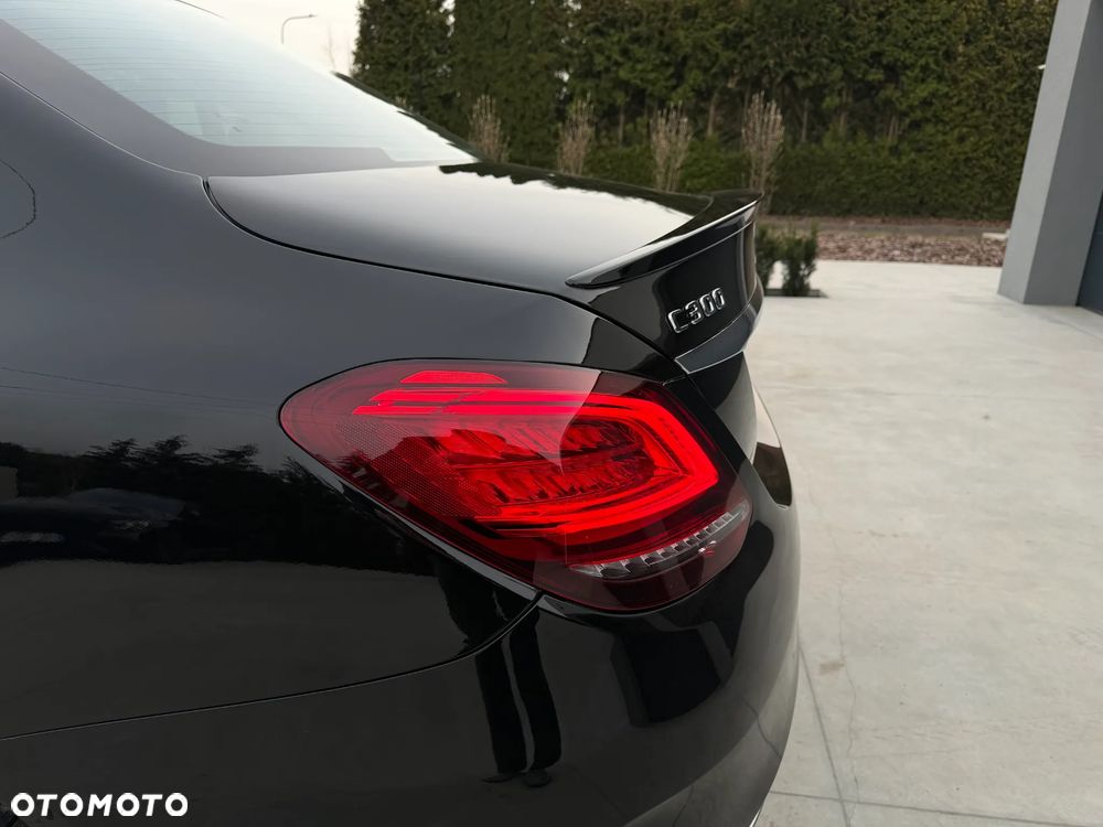 Mercedes-Benz Klasa C 300 9G-TRONIC AMG Line - 9