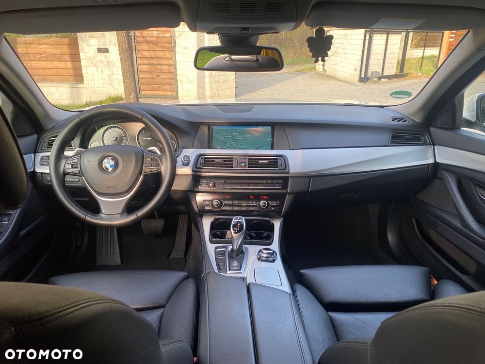 BMW Seria 5 525d xDrive Sport-Aut - 9