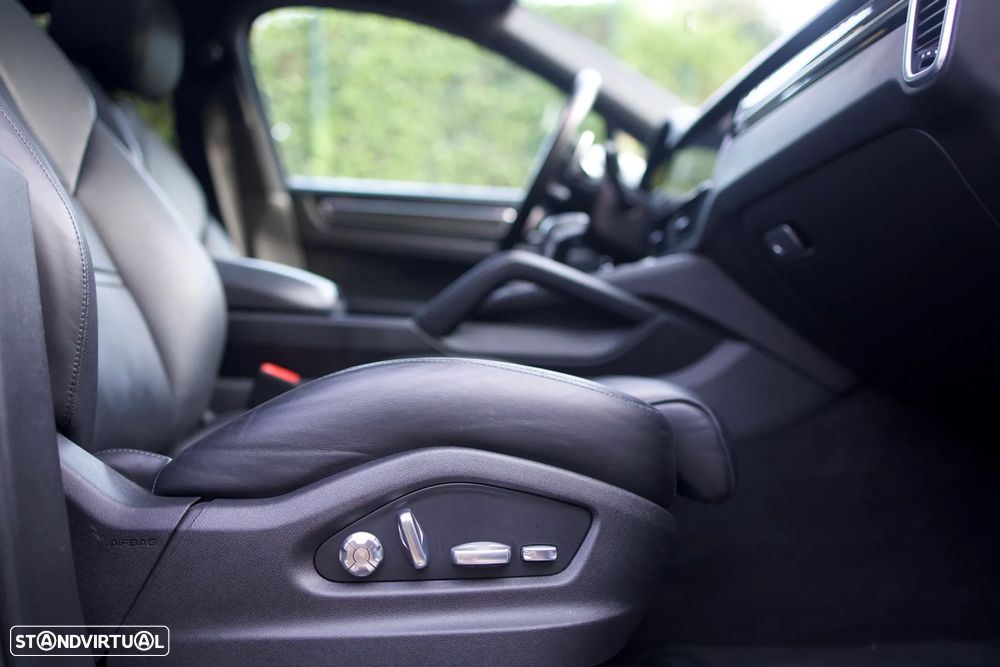 Porsche Cayenne Coupé E-Hybrid - 29