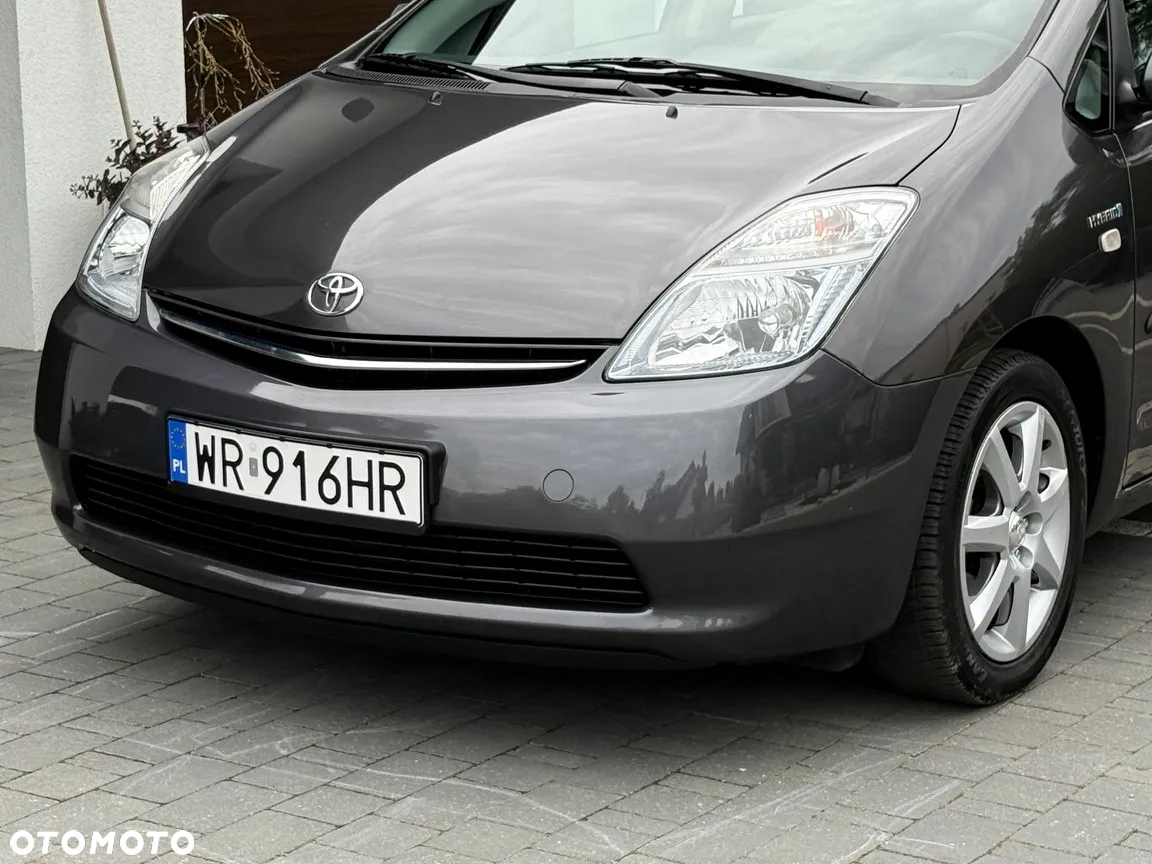 Toyota Prius (Hybrid) Sol - 36