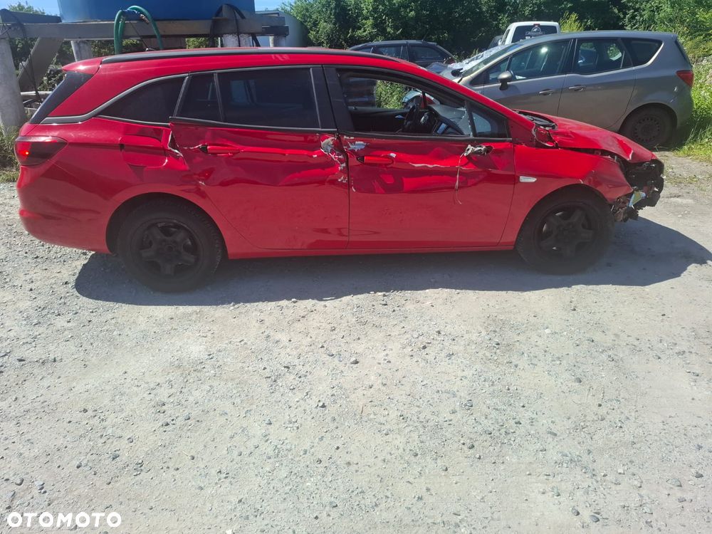 Opel Astra 1.4 T Dynamic S&S - 4