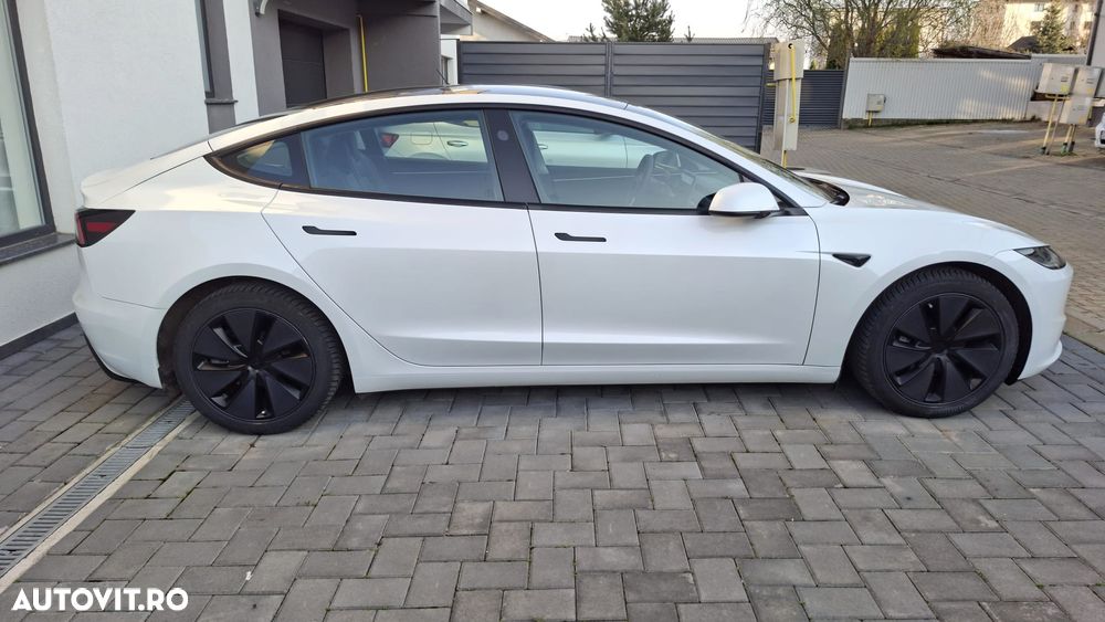 Tesla Model 3 - 5