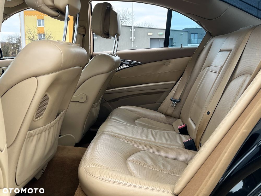 Mercedes-Benz Klasa E 500 4-Matic Avantgarde - 25