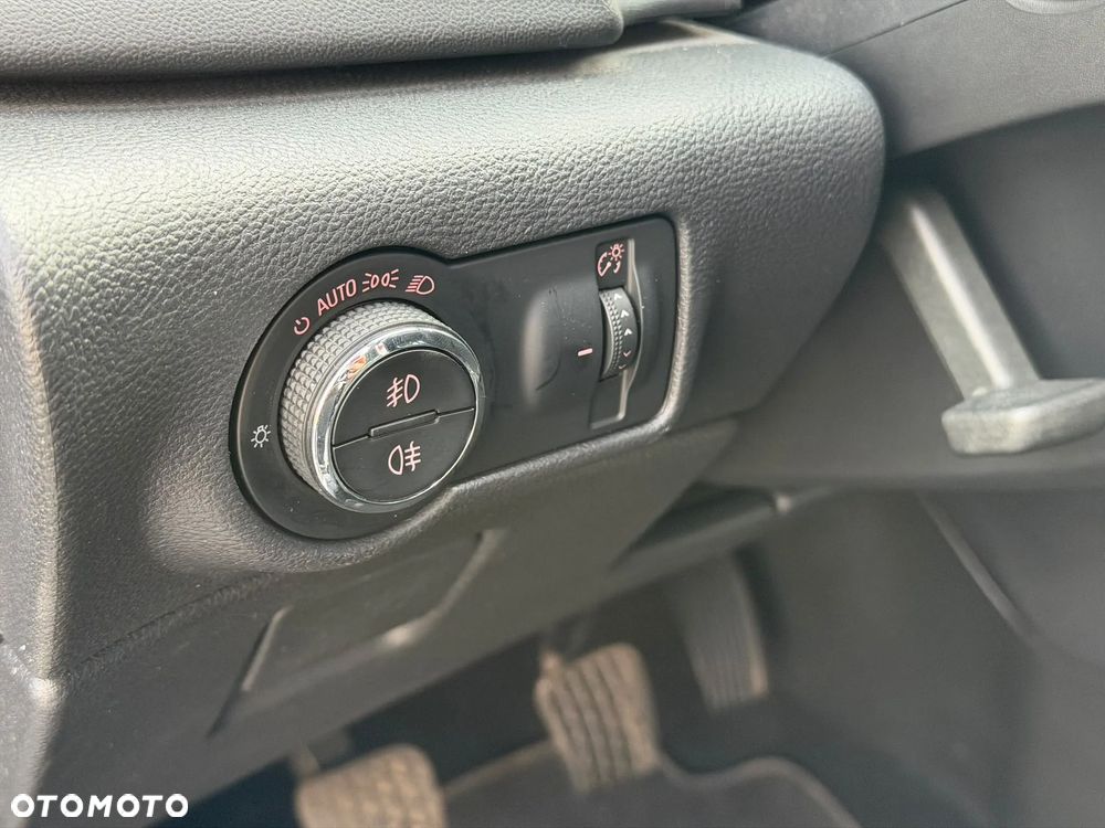 Opel Astra 1.6 Turbo Sport - 22