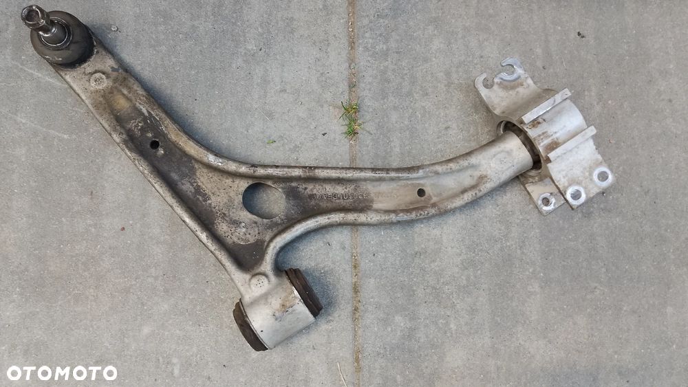 WAHACZ PRZEDNI DOLNY PRAWY MERCEDES W246 246 B-KLASA A2463330801 - 2